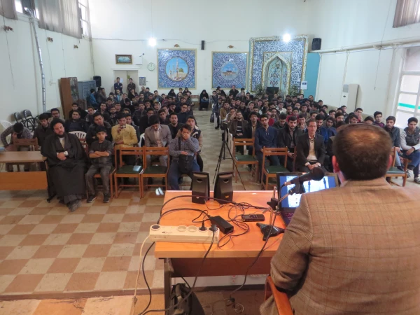 به همت شورای صنفی و واحد فرهنگی مرکز شهدای مکه برگزار شد:

سخنرانی استاد رائفی پور با موضوع نظام سازی در دهه چهارم انقلاب اسلامی و نقش معلمان در آن 4