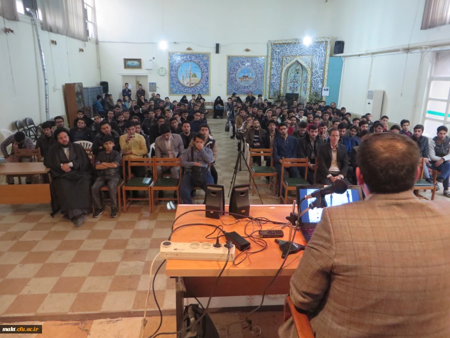 به همت شورای صنفی و واحد فرهنگی مرکز شهدای مکه برگزار شد:

سخنرانی استاد رائفی پور با موضوع نظام سازی در دهه چهارم انقلاب اسلامی و نقش معلمان در آن 4