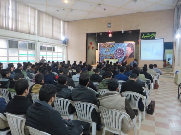 به همت شورای صنفی و واحد فرهنگی مرکز شهدای مکه برگزار شد:

سخنرانی استاد رائفی پور با موضوع نظام سازی در دهه چهارم انقلاب اسلامی و نقش معلمان در آن 5