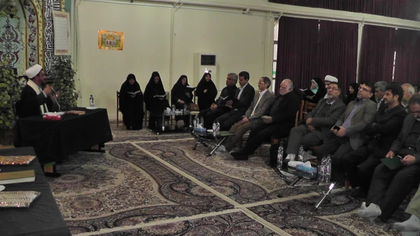 در مرکز آموزش عالی شهدای مکه برگزراشد:

برگزاری مراسم ترحیم و بزرگداشت فرامرز نعمت الهی  استاد ادبیات مرکز آموزش عالی شهید باهنر 2