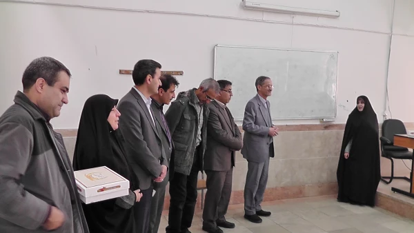 در آخرین روز های سال 95 :

بازدید سرزده مدیریت امور پردیس های استان تهران از تشکیل کلاس های آموزشی 2