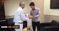 بسته های فرهنگی اهدایی از سوی بیت مقام معظم رهبری به  دانشجومعلمان  مرکز آموزش عالی شهدای مکه تقدیم شد. 2