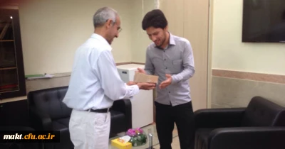 بسته های فرهنگی اهدایی از سوی بیت مقام معظم رهبری به  دانشجومعلمان  مرکز آموزش عالی شهدای مکه تقدیم شد.