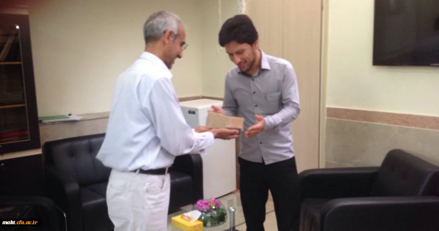 بسته های فرهنگی اهدایی از سوی بیت مقام معظم رهبری به  دانشجومعلمان  مرکز آموزش عالی شهدای مکه تقدیم شد. 2