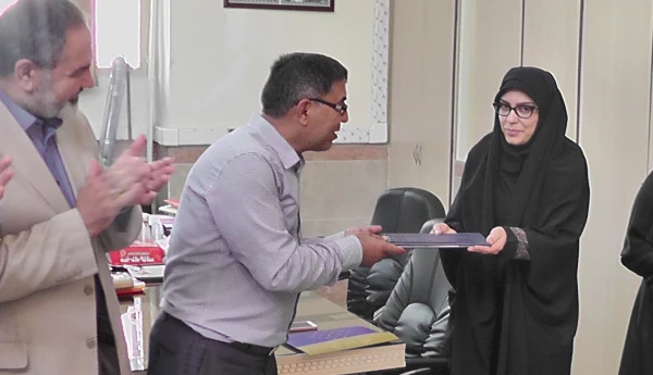 تقدیر سرپرست مرکز آموزش عالی شهدای مکه از مسئول امور دانشجویی 2