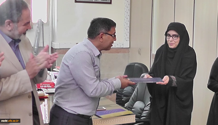 تقدیر سرپرست مرکز آموزش عالی شهدای مکه از مسئول امور دانشجویی 2