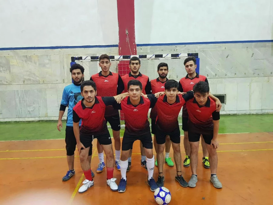 کسب رتیه های برتر دانشجو معلمان مرکز شهدای مکه در مسابقات ورزشی استان تهران 5