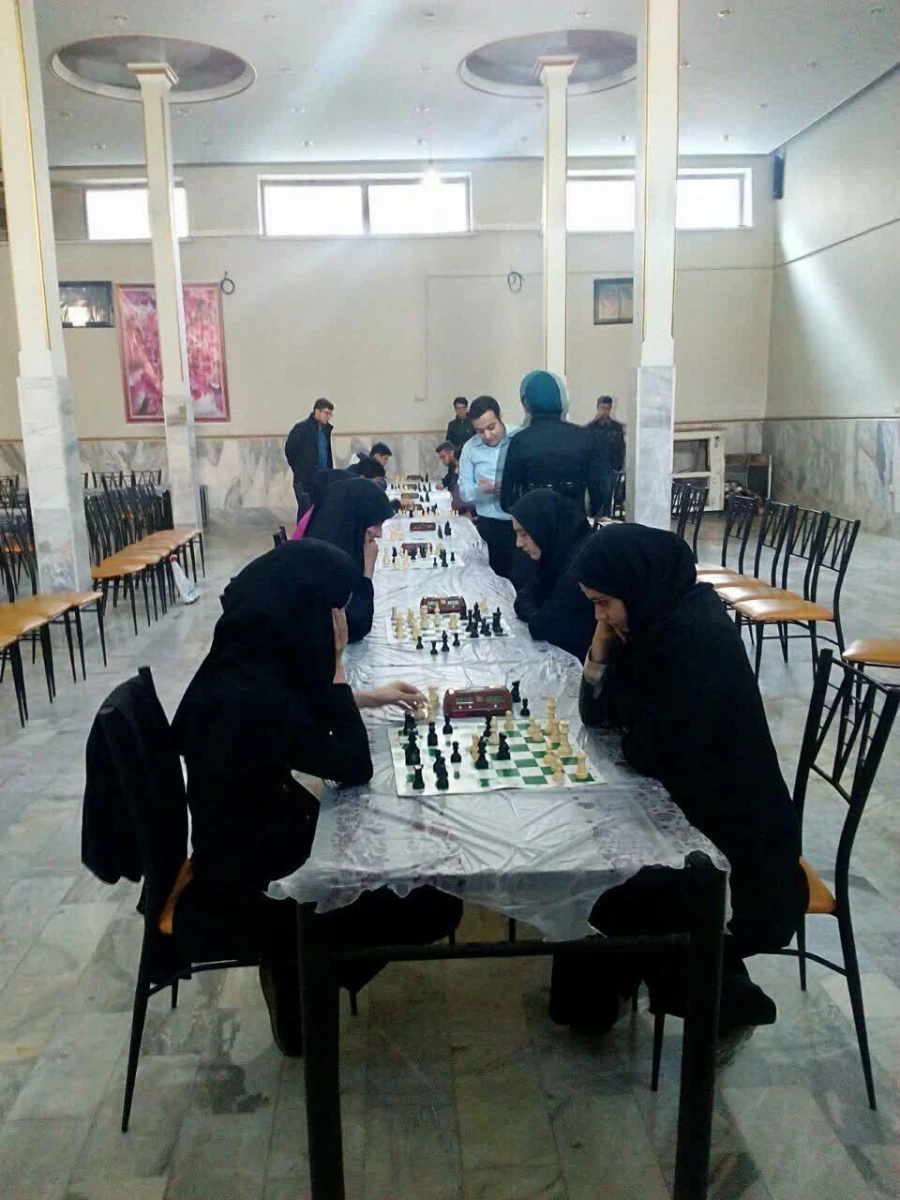 کسب رتیه های برتر دانشجو معلمان مرکز شهدای مکه در مسابقات ورزشی استان تهران 7