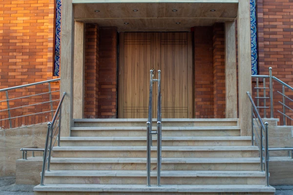 دربارۀ مرکز 8