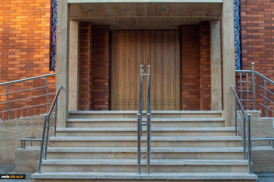 دربارۀ مرکز 8