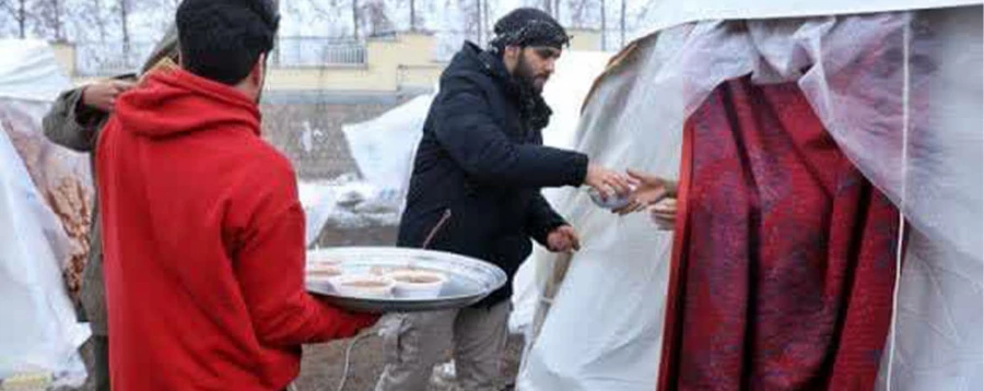 حضور جهادی بیست وسه نفر از دانشجویان دانشگاه فرهنگیان تهران در میان زلزله زدگان شهر «خوی» 4