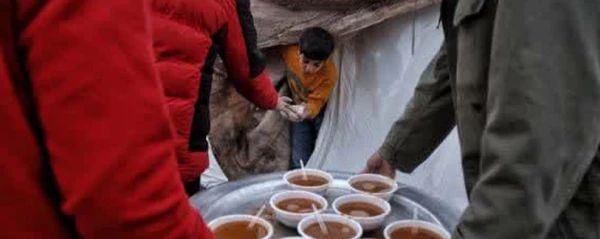 حضور جهادی بیست وسه نفر از دانشجویان دانشگاه فرهنگیان تهران در میان زلزله زدگان شهر «خوی» 5