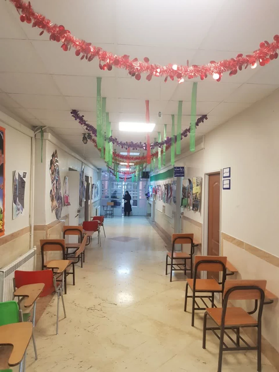 برگزاری نمایشگاه عکس با عنوان دستاوردهای انقلاب اسلامی ایران در مرکز آموزش عالی شهدای مکه 7