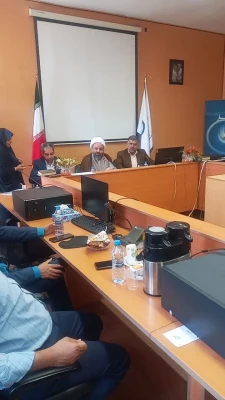 برگزاری نشست صمیمانۀ هم اندیشی استادان با مسئولان مرکز 3