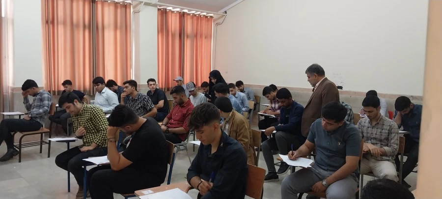 برگزاری آزمون های پایان ترم در مرکز آموزش عالی شهدای مکه 11