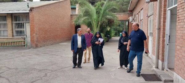 بازدیدکارشناس محترم حوزۀ دانشجویی استان تهران از سلف دانشجویی ، آشپزخانه و انبار  مرکز شهدای مکه 2