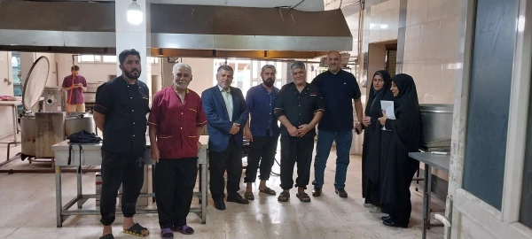 بازدیدکارشناس محترم حوزۀ دانشجویی استان تهران از سلف دانشجویی ، آشپزخانه و انبار  مرکز شهدای مکه 3