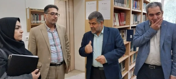 بازدید  معاون محترم مدیر کل نشر و تولید علم دانشگاه فرهنگیان و  ناظر محترم پژوهش و کتابداری از کتابخانل مرکز آموزش عالی شهدای مکه 5