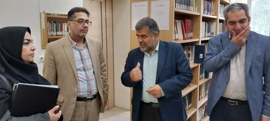 بازدید  معاون محترم مدیر کل نشر و تولید علم دانشگاه فرهنگیان و  ناظر محترم پژوهش و کتابداری از کتابخانل مرکز آموزش عالی شهدای مکه 5