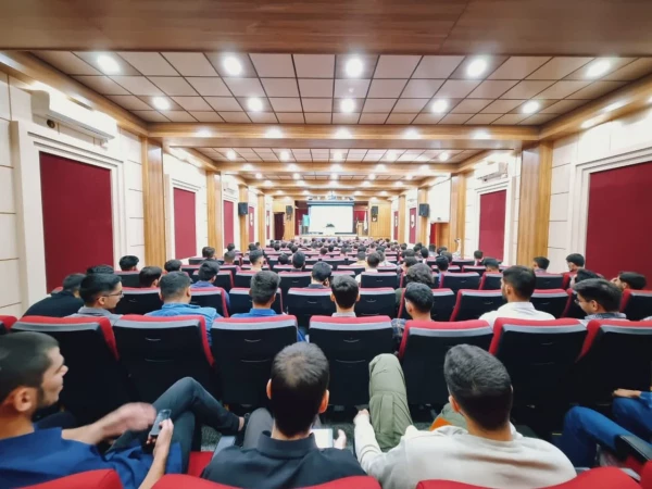 برگزاری جلسۀ کارورزی برای دانشجو معلمان در سالن زکریای رازی مرکز شهدای مکه 12