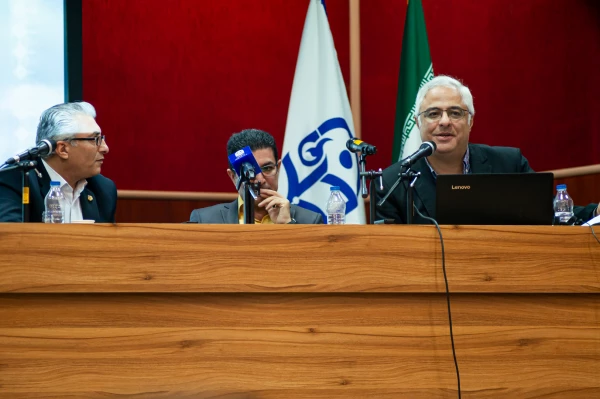 برگزاری جلسۀ حافظ پژوهی در غرب در مرکز آموزش عالی شهدای مکه 10
