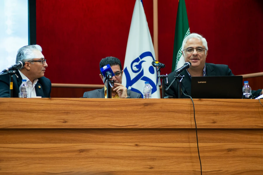 برگزاری جلسۀ حافظ پژوهی در غرب در مرکز آموزش عالی شهدای مکه 10