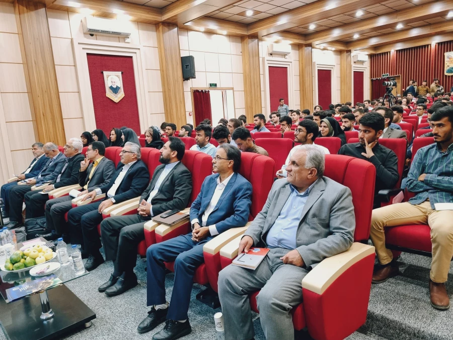 برگزاری جلسۀ حافظ پژوهی در غرب در مرکز آموزش عالی شهدای مکه 15