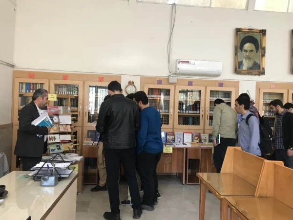 برگزاری نمایشگاه کتاب در کتاب خانه مرکز شهدای مکه  5