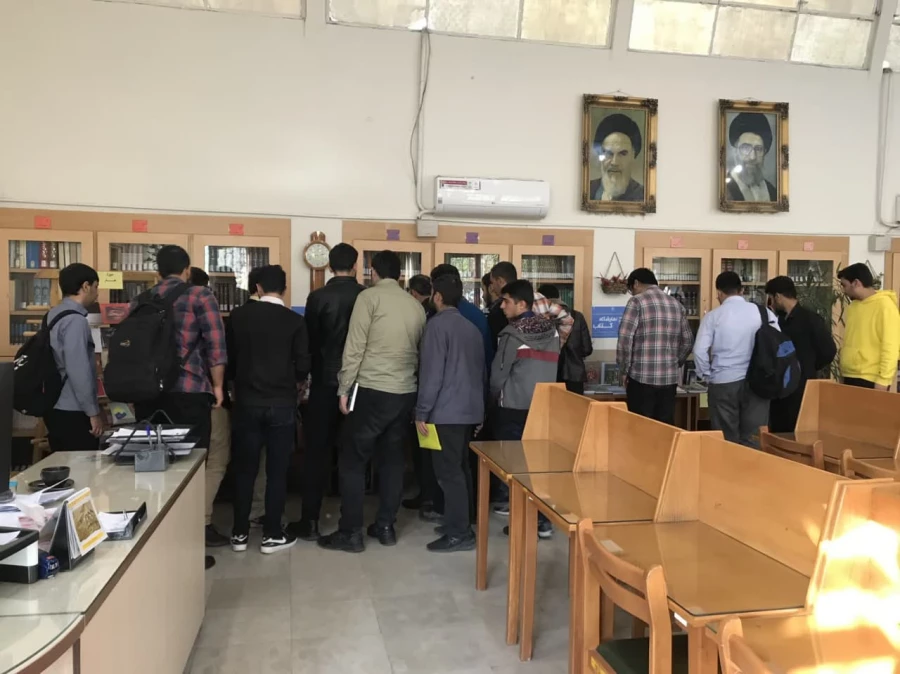 برگزاری نمایشگاه کتاب در کتاب خانه مرکز شهدای مکه  6