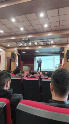 برگزاری جلسه نقد کتاب جامعه آناتومی جامعه در مرکز آموزش عالی شهدای مکه 6