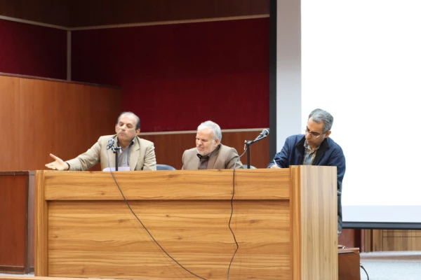 برگزاری نشست علمی گروه هنر همراه با نمایش فیلم مستند « یکی بود یکی نبود » مرکز آموزش عالی شهدای مکه  2