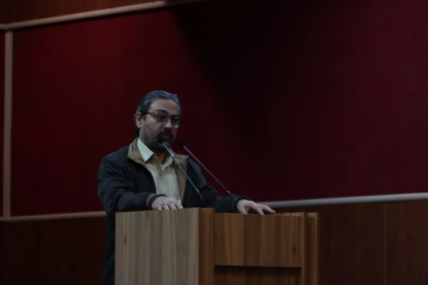 برگزاری نشست علمی گروه هنر همراه با نمایش فیلم مستند « یکی بود یکی نبود » مرکز آموزش عالی شهدای مکه  3