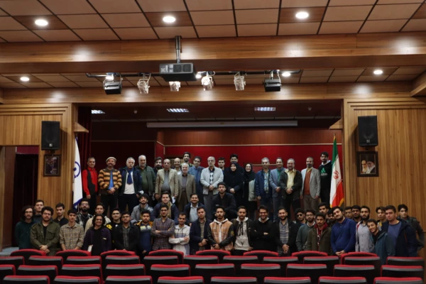 برگزاری نشست علمی گروه هنر همراه با نمایش فیلم مستند « یکی بود یکی نبود » مرکز آموزش عالی شهدای مکه  5