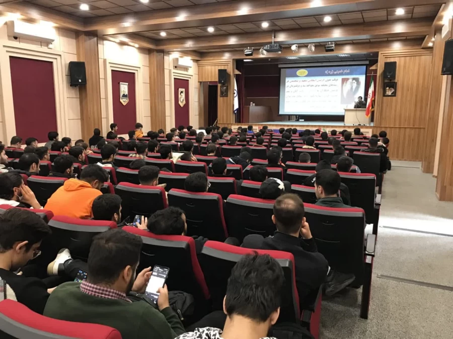 برگزاری جلسه توجیهی برای دانشجو معلمان با حضور رئیس محترم هسته گزینش در مرکز آموزش عالی شهدای مکه 4