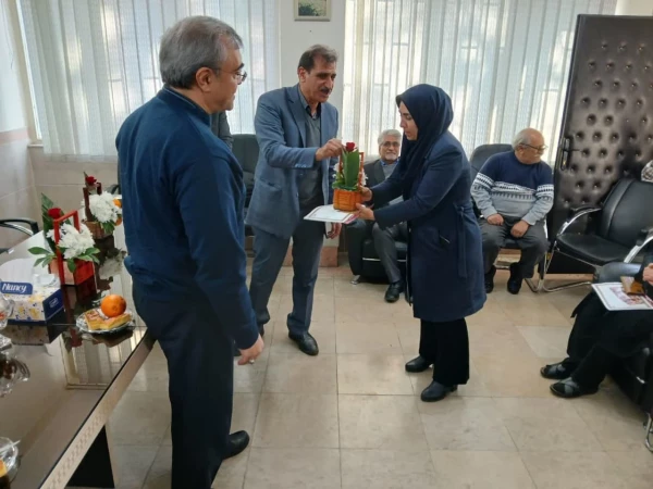 تقدیر و تشکر به مناسبت روز زن از همکاران خانم مرکزشهدای مکه 3