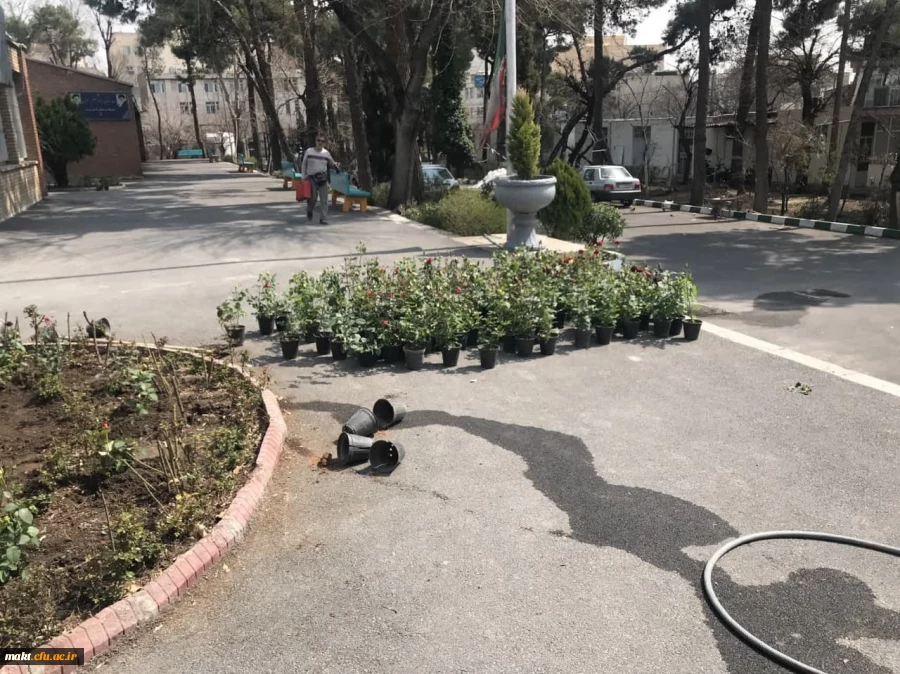اجرای طرح نوین آبیاری و کاشت گل برای زیباسازی محوطه مرکزآموزش عالی شهدای مکه 2