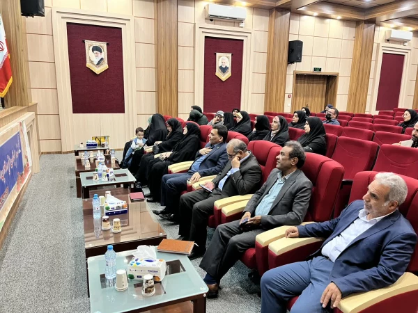  نشست هم اندیشی مأموران آموزشی با ریاست دانشگاه فرهنگیان استان تهران در مرکز شهدای مکه 3