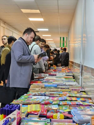 برپایی نمایشگاه کتاب در مرکز آموزش عالی شهدای مکه 3