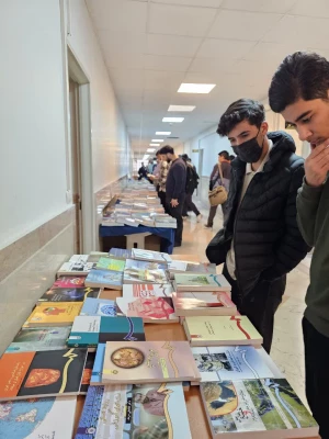 برپایی نمایشگاه کتاب در مرکز آموزش عالی شهدای مکه 4