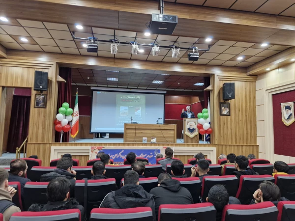 برگزاری نشست علمی «واکاوی ادبیات دفاع مقدس در بازنمایی هویت ملی و مقاومت» با حضور جمعی از استادان، پژوهشگران و مسئولان، در مرکز آموزش شهدای مکه دانشگاه فرهنگیان برگزار شد 3