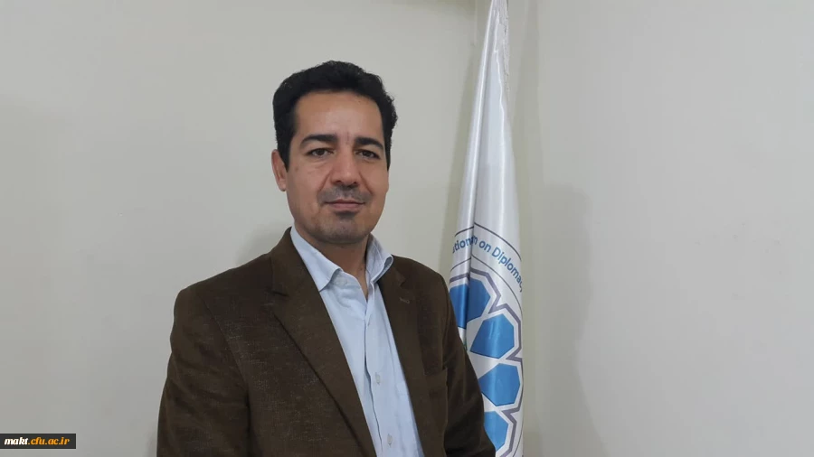  تبریک به آقای دکتر علی صادقی به عنوان پژوهشگر برتر در حوزه ترجمعه کتاب برگزیده کشور  2